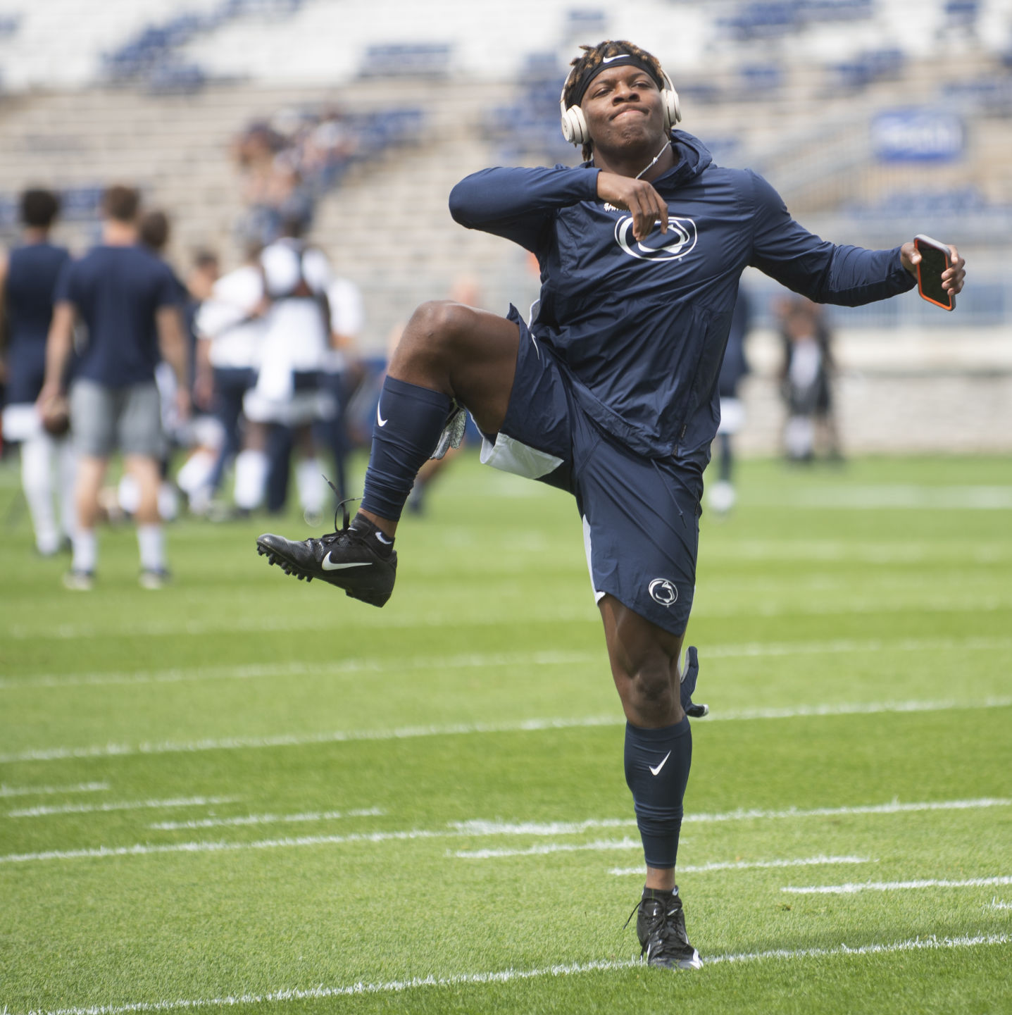 Idaho, Lamont Wade (38) warms up